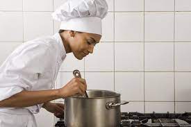 Os 9 erros de higiene mais comuns na cozinha que são risco à saúde